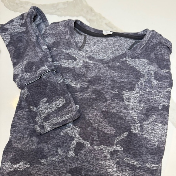 Lululemon size 8 Runderful Long Sleeve Incognito Camo Jacquard Black - Picture 1 of 13
